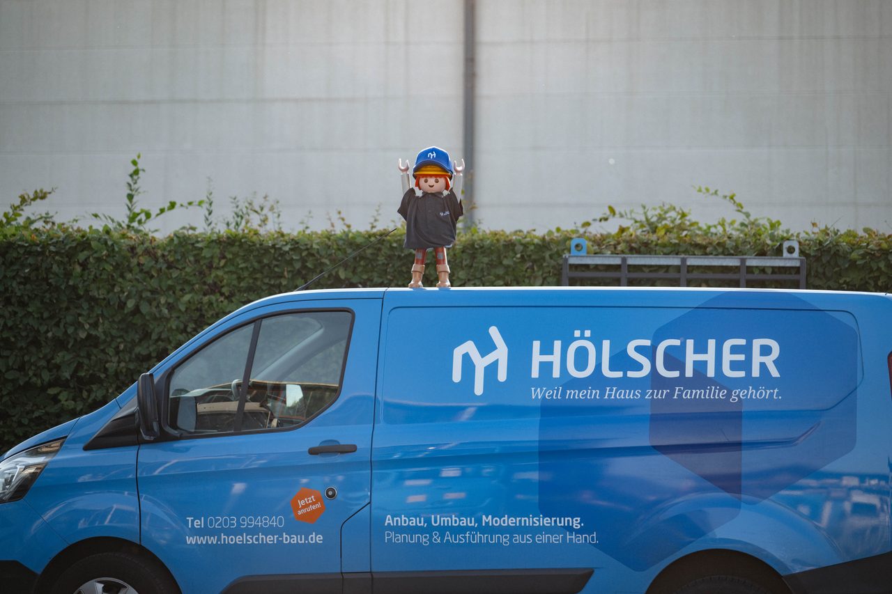 Fahrzeug der Gebr. Hölscher Bauunternehmung